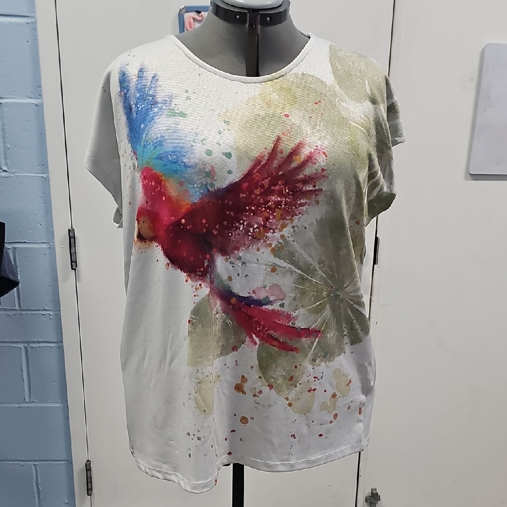 Vibrant Parrot Print Short Sleeve Women's Tee
